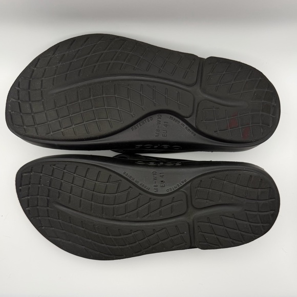 OOFOS Adults\' OOriginal‎ Recovery Black Flip Flop Sandals Men’s 8 / Women’s 10 main image 5